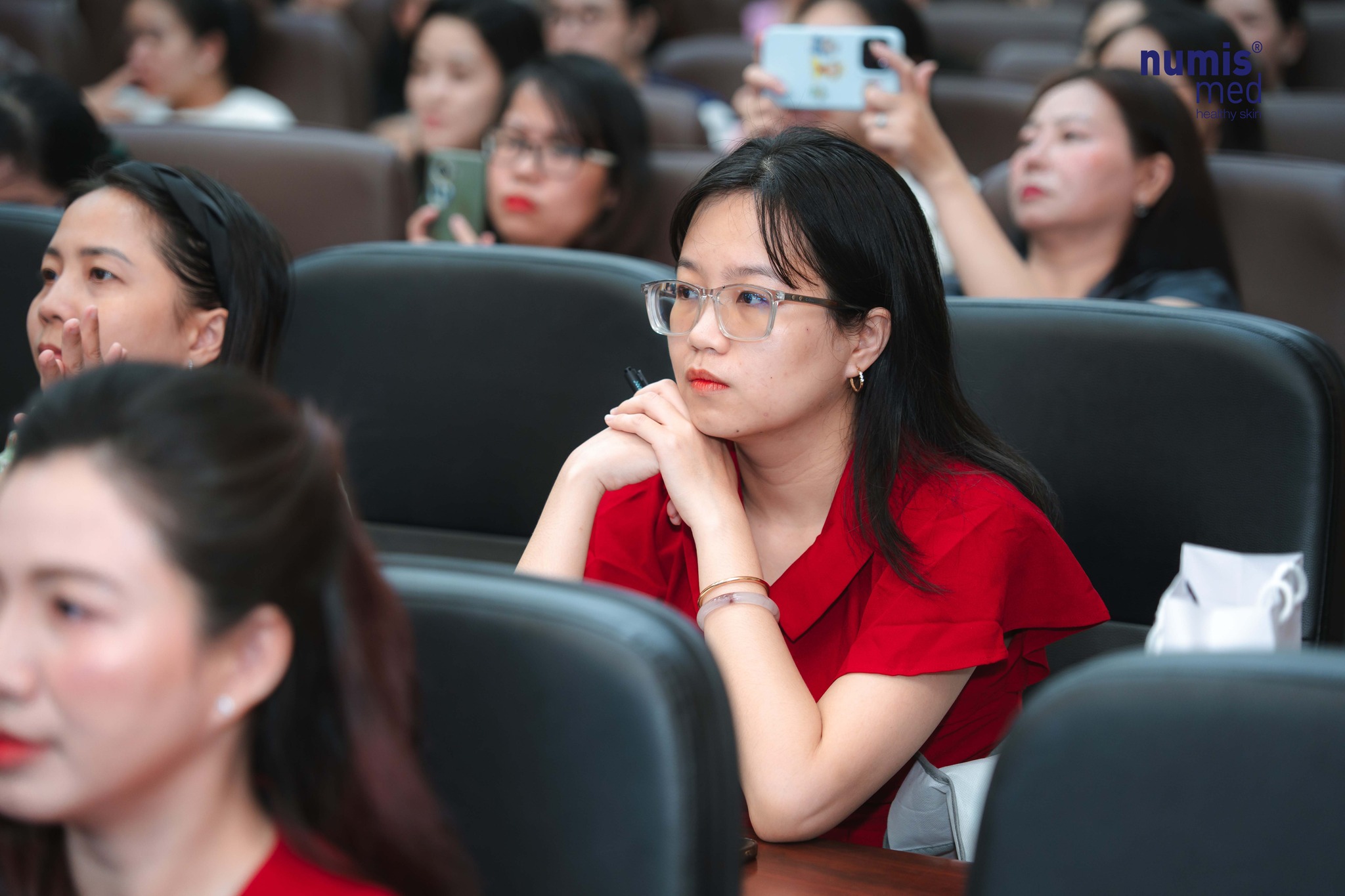 Phiên thảo luận thu hút đông đảo sự quan tâm từ quý Đại biểu tham dự