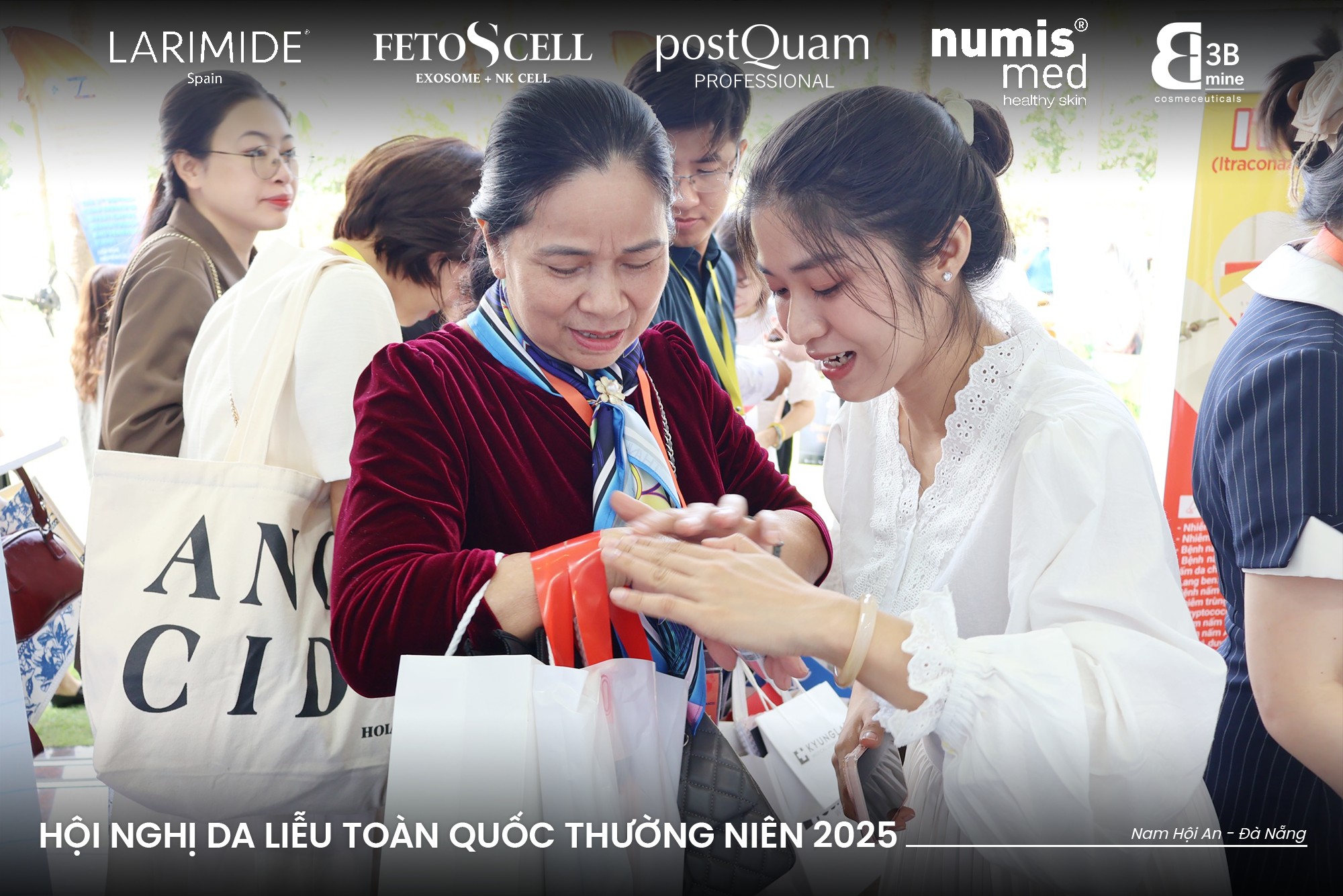 Gian hàng Công ty Song Cát vinh dự nhận được sự quan tâm đông đảo từ quý Đại biểu tham dự