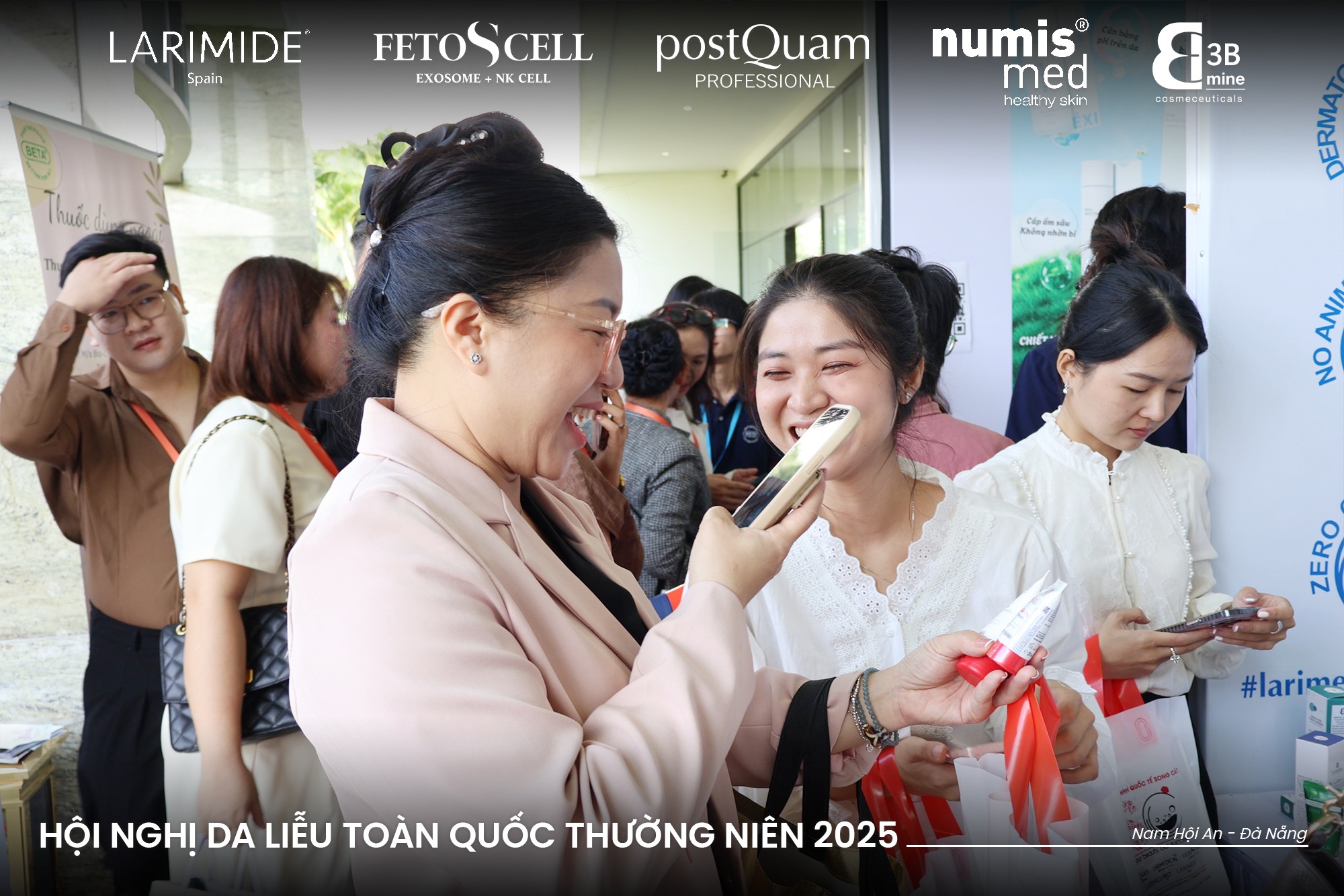 Gian hàng Công ty Song Cát vinh dự nhận được sự quan tâm đông đảo từ quý Đại biểu tham dự